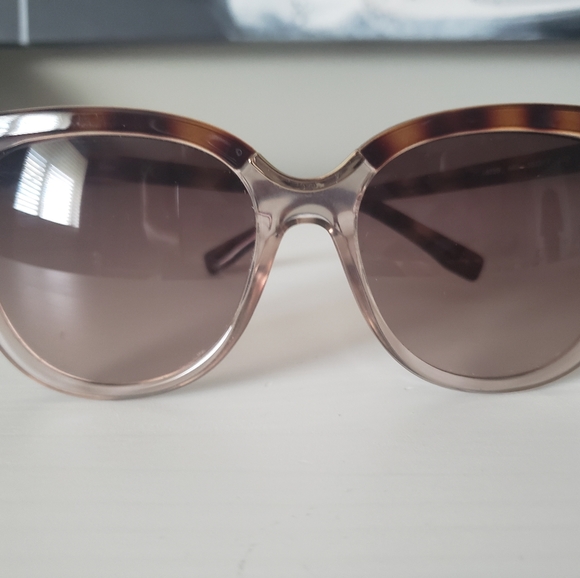 Lacoste sunglasses 🕶 - Picture 3 of 7